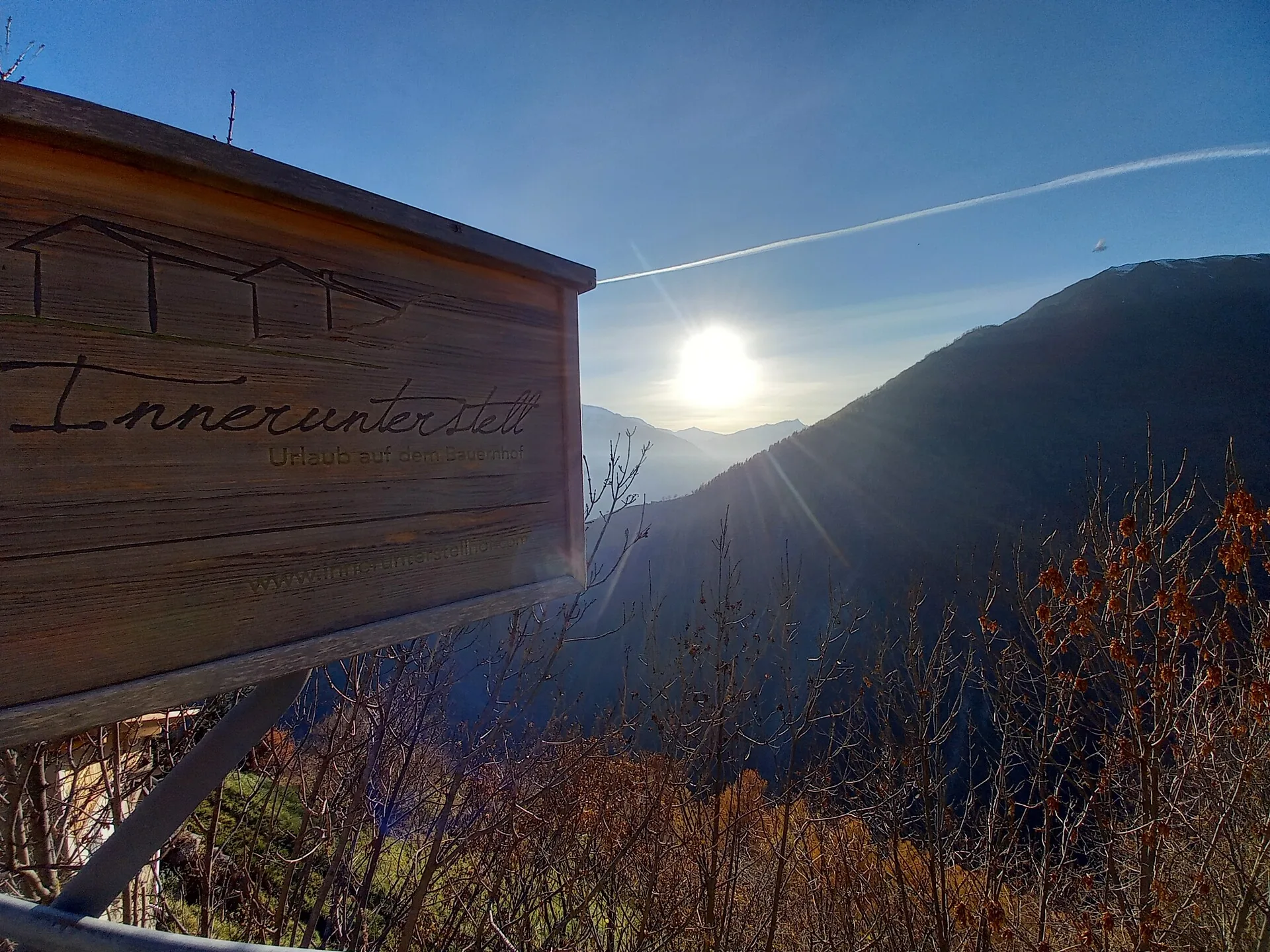 Abendlicht und Bergblick am Innerunterstellhof